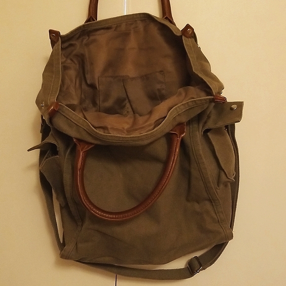 A beautiful semi vintage over the shoulder bag with mock leather handles. - Picture 3 of 6